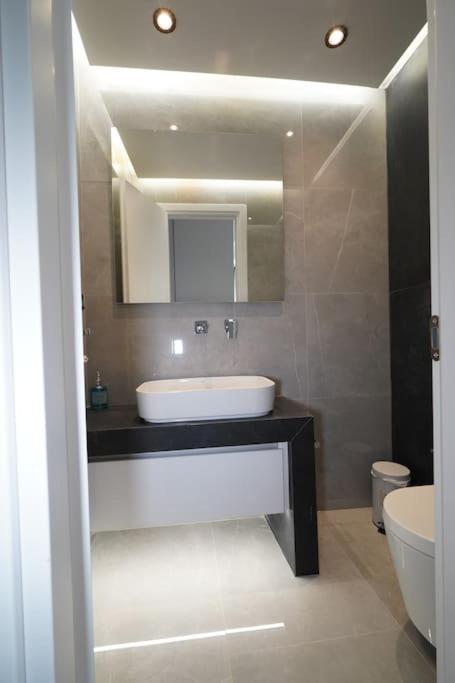 Brand New 3Br With 2 Bathrooms Marousi Apartment Atenas Exterior foto